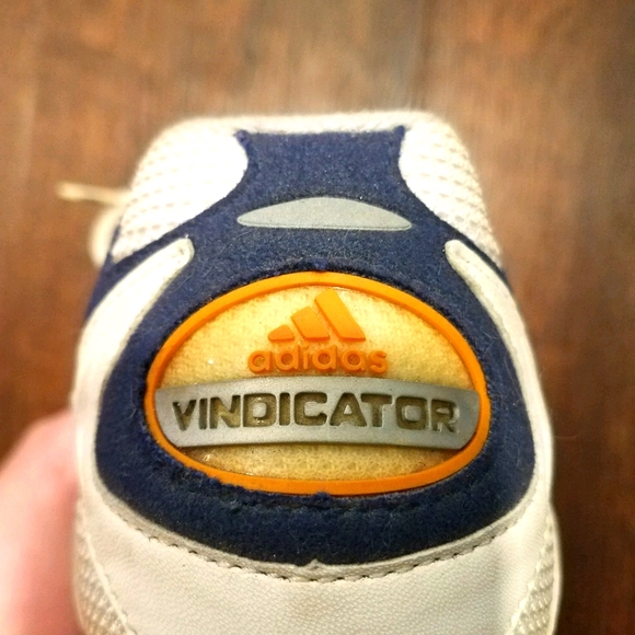 PRICE⬇️ADIDAS VINDICATORS 7.5 - Picture 2 of 14